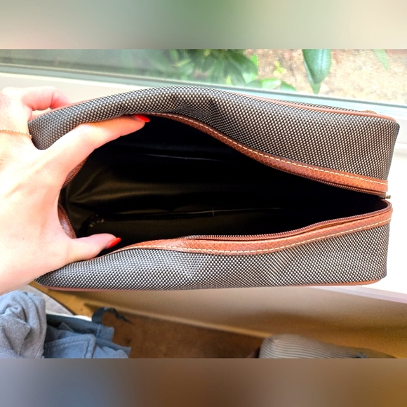 Lonchamp Large Toiletry Pouch - Picture 4 of 6